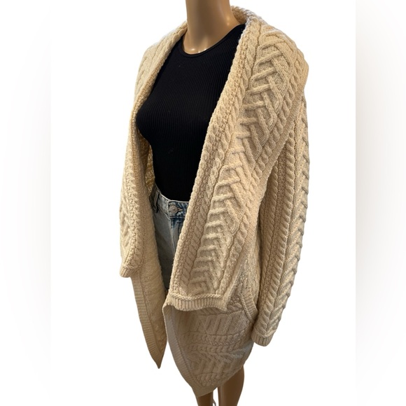 Sweaters - Cozy and thick waterfall knit cardigan 😻😻